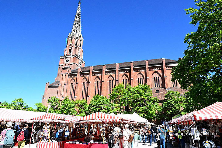 Maidult M&uuml;nchen auf dem M&uuml;nchner Mariahilfplatz - der Kettenflieger (@Foto:Ingrid Grossmann) 